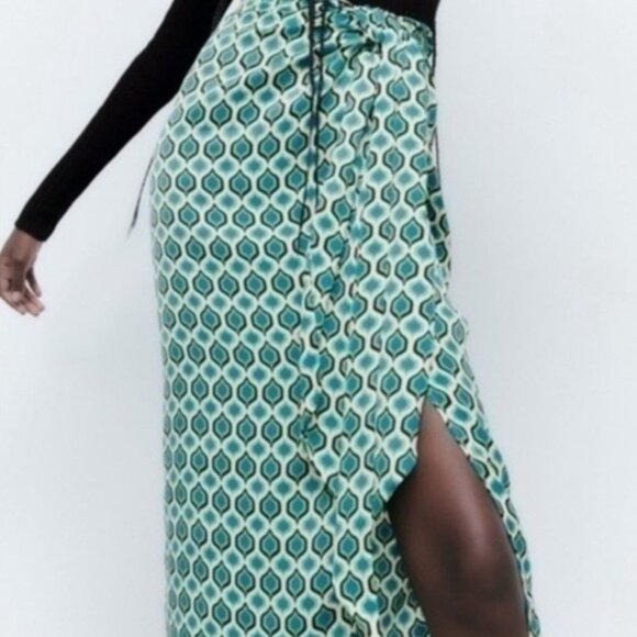 Zara Teal and White Geometric Midi Skirt - Picture 2 of 7